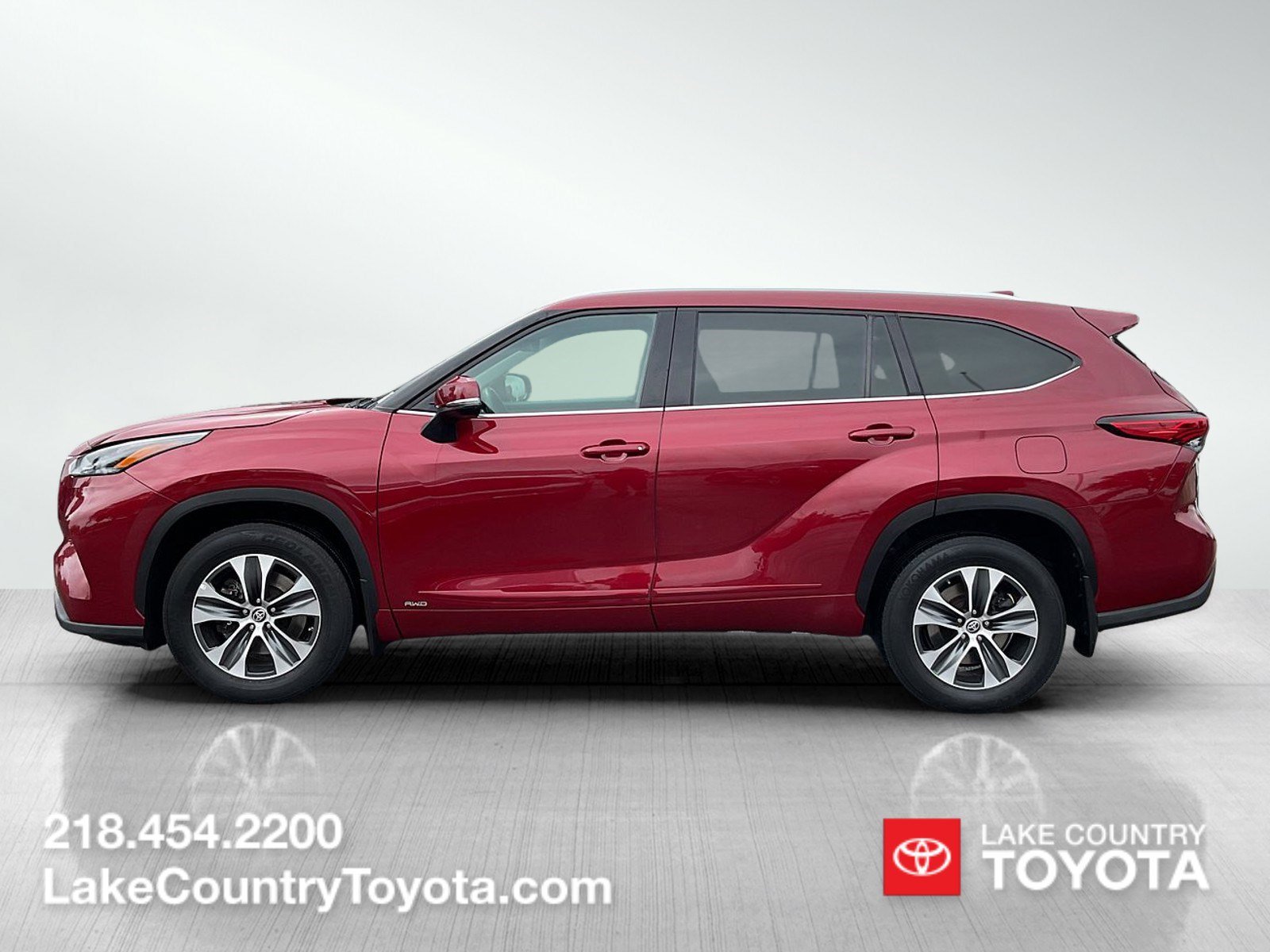 Used 2022 Toyota Highlander XLE with VIN 5TDGBRCH4NS555889 for sale in Brainerd, Minnesota