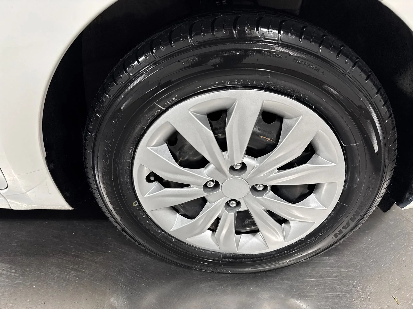 Used 2023 Clear White Kia LX image 14
