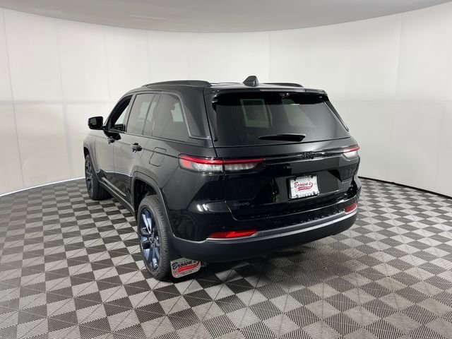 New 2026 Diamond Black Crystal Pearlcoat Jeep  image 3