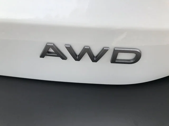New 2027 Aspen White Tricoat/Super Black Nissan SR image 9