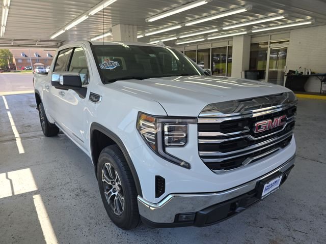 Used 2025 White GMC SLT image 14