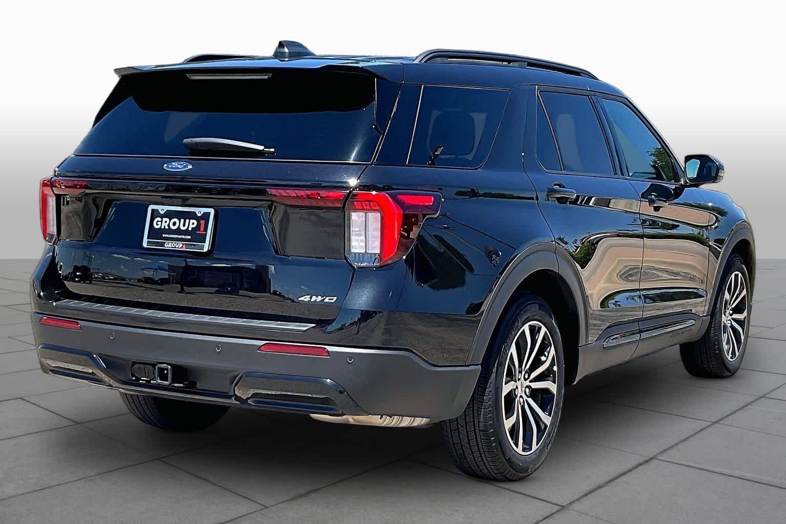Used 2026 Agate Black Metallic Ford ST-Line image 13