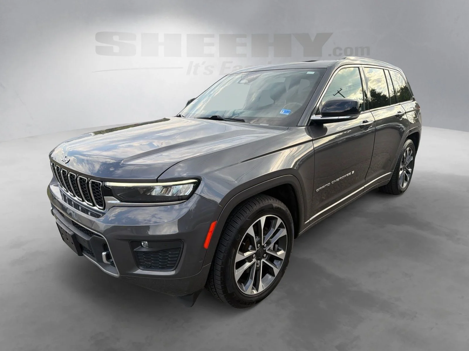 Used 2022 Metallic Jeep Overland image 16