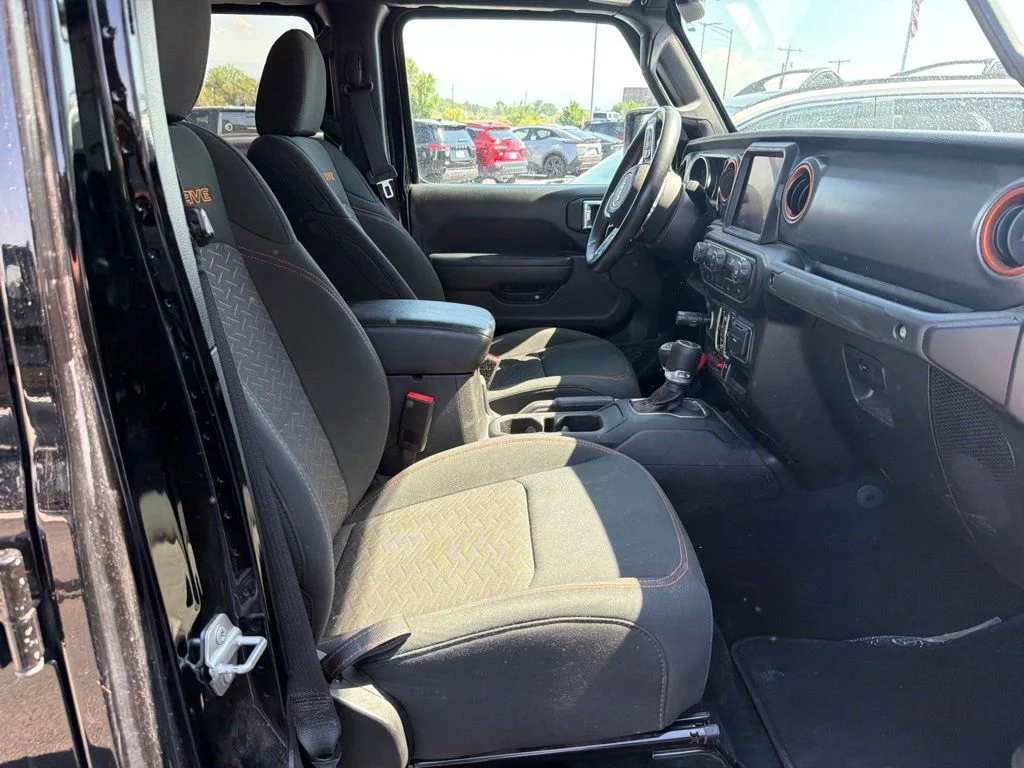 Used 2022 Black Clearcoat Jeep Mojave image 14