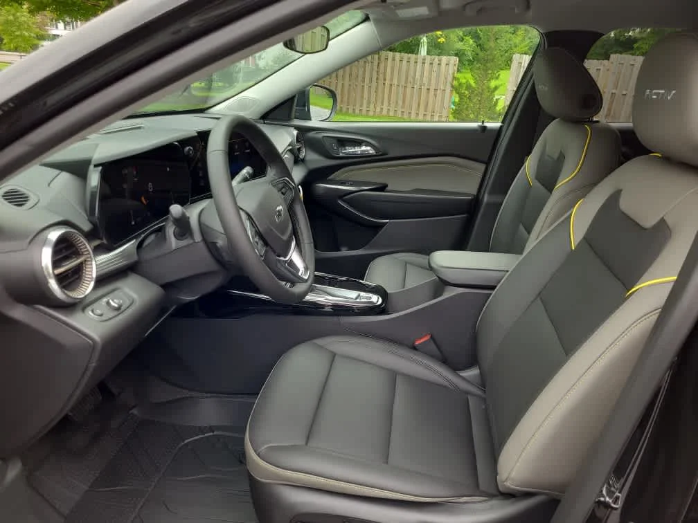 New 2026 Mosaic Black Metallic Chevrolet ACTIV image 12