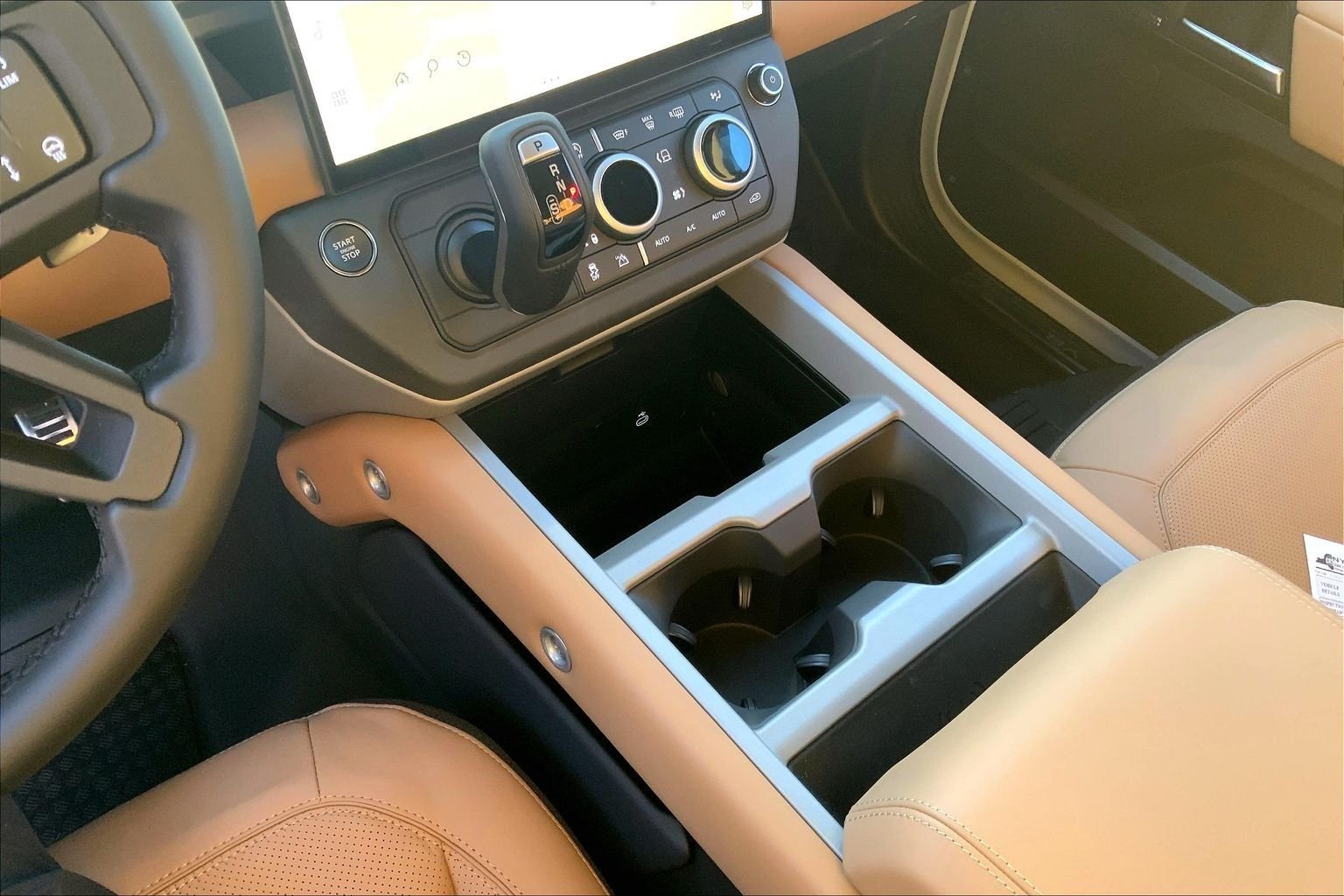 2026 Land Rover Defender V8 - Photo 7