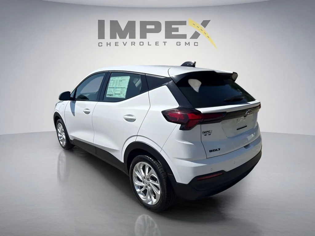 New 2027 White Chevrolet LT image 3
