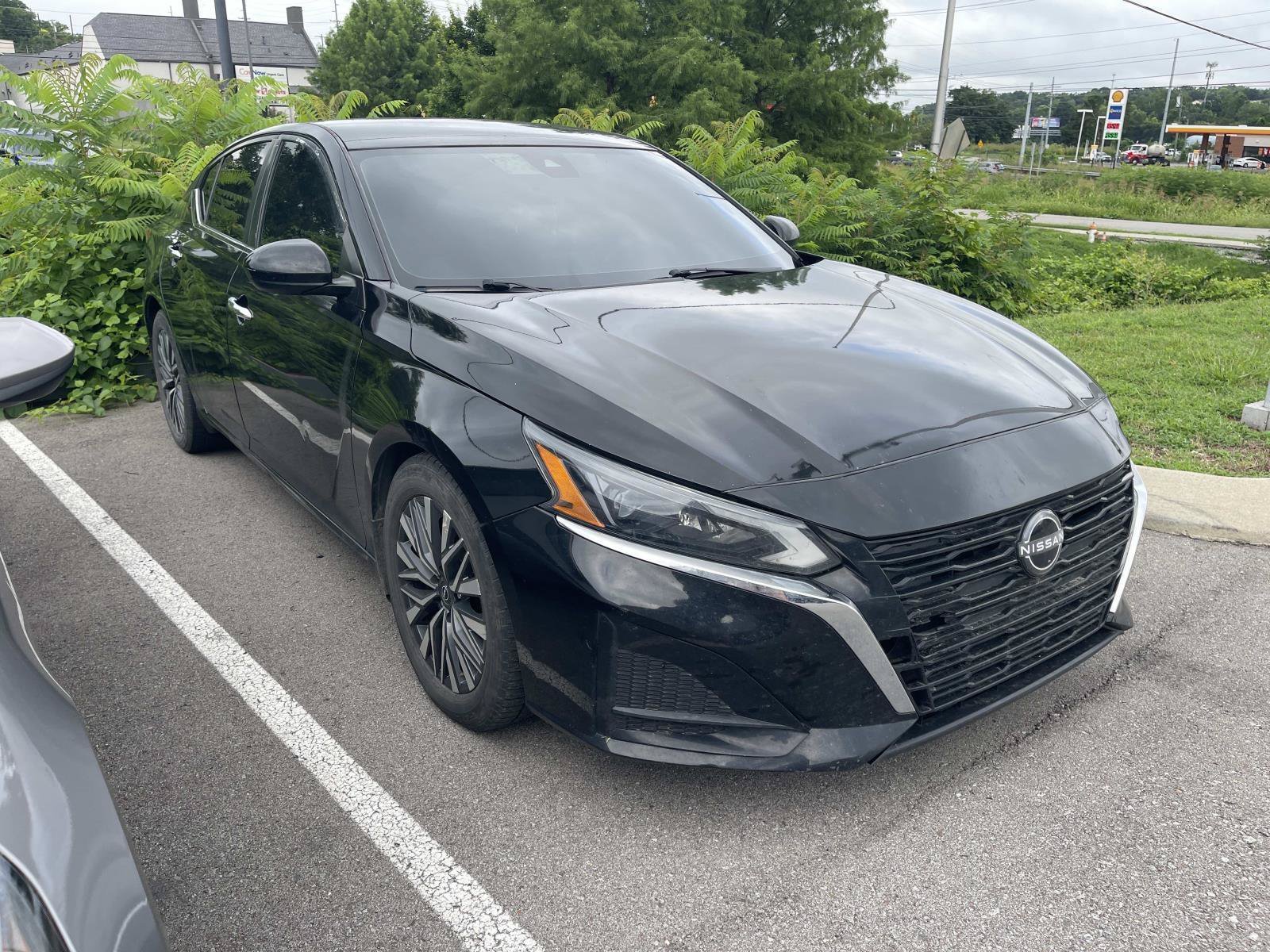 Used 2023 Super Black Nissan 2.5 SV image 1