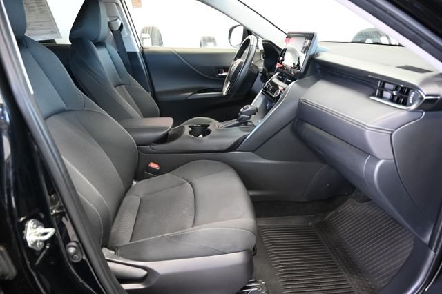 2022 Toyota Venza LE - Photo 11