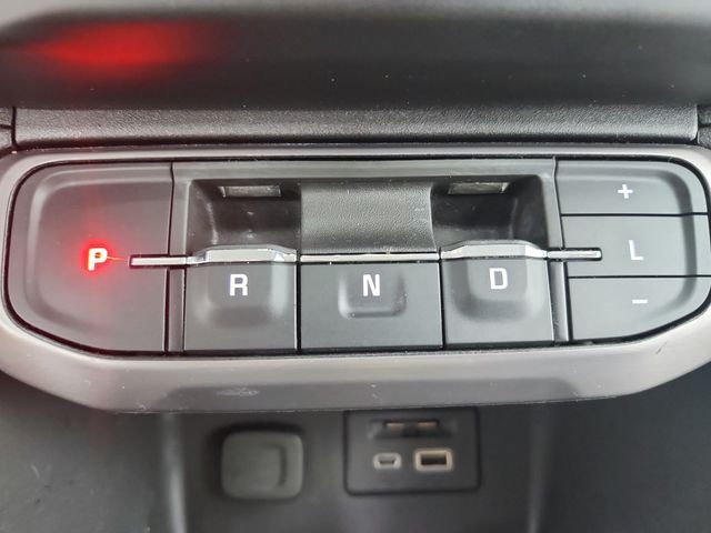 Used 2023 White GMC AT4 image 27