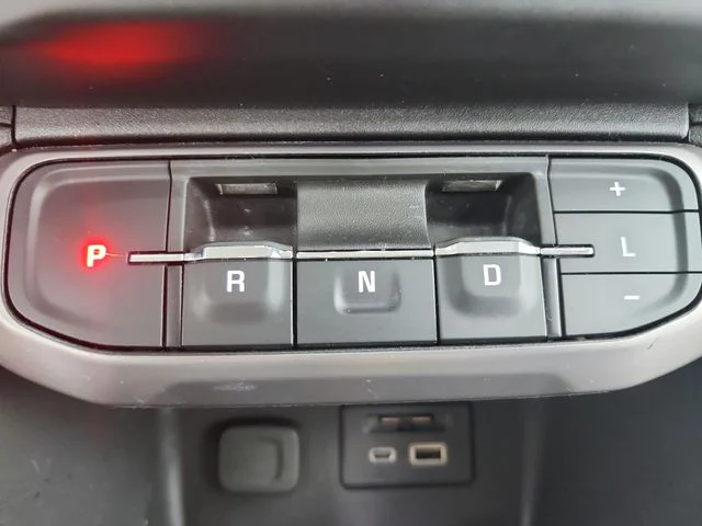 Used 2023 White GMC AT4 image 27