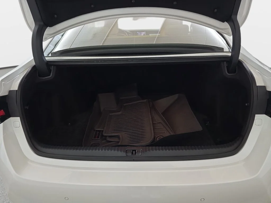 Used 2019 White Lexus 350 image 13