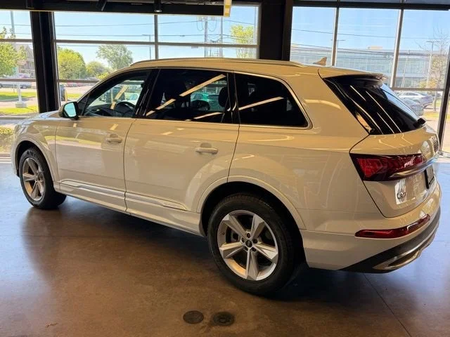 Used 2023 Glacier White Audi 55 Premium image 4