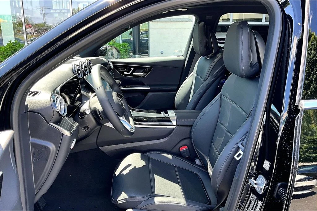 New 2026 Black Mercedes-Benz GLC 300 image 9