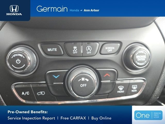 Used 2020 Billet Silver Metallic Jeep Latitude Plus image 48