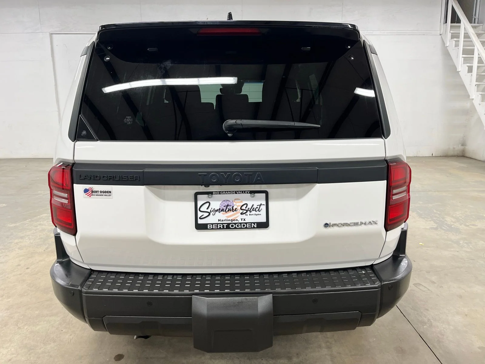 Used 2024 White Toyota 1958 image 7