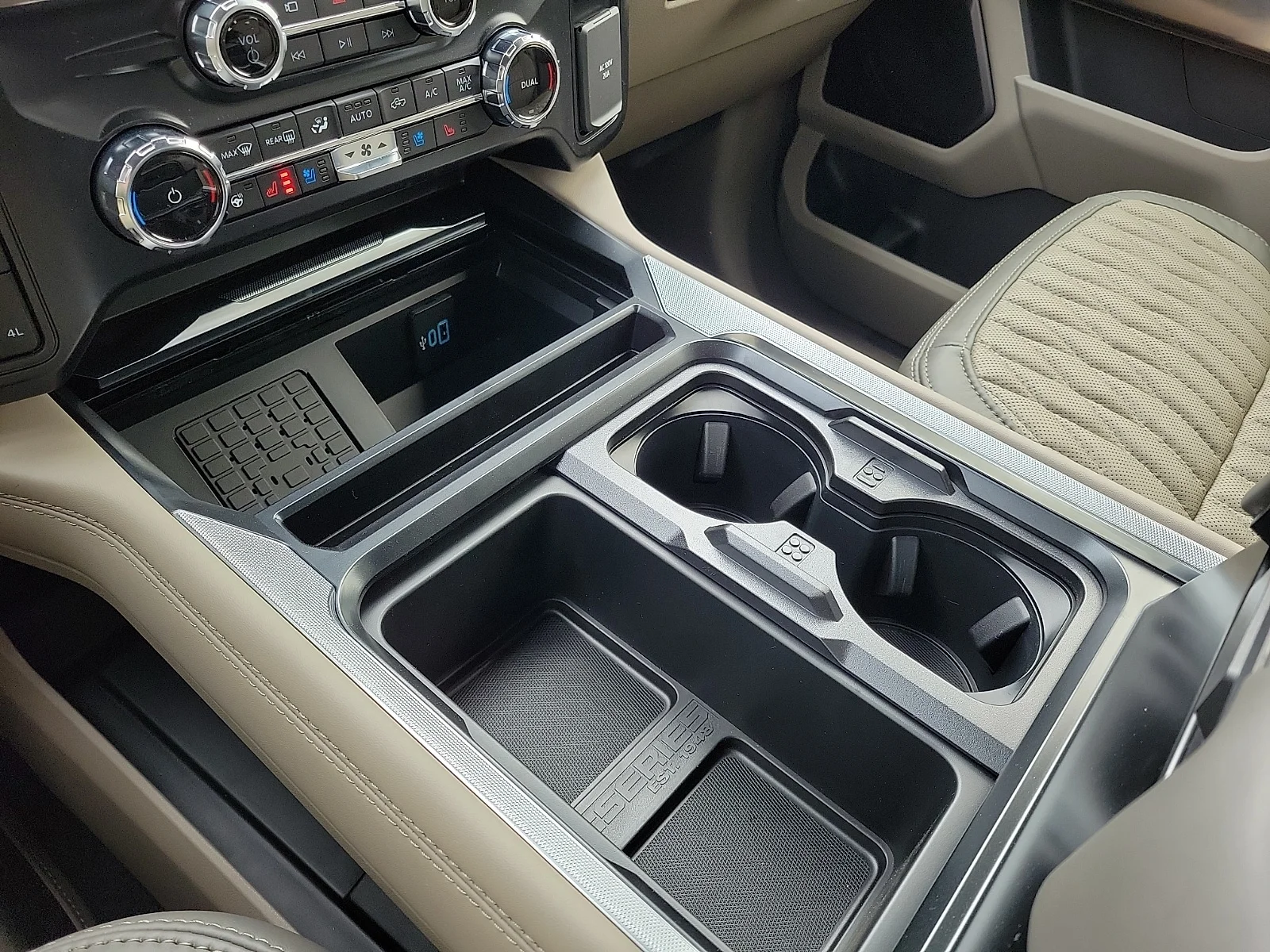 New 2026 Glacier Gray Metallic Tri-Coat Ford F-450&reg; Platinum&reg; image 18