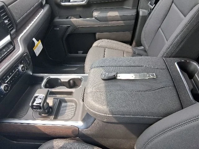 2026 GMC Sierra 1500 SLT - Photo 11