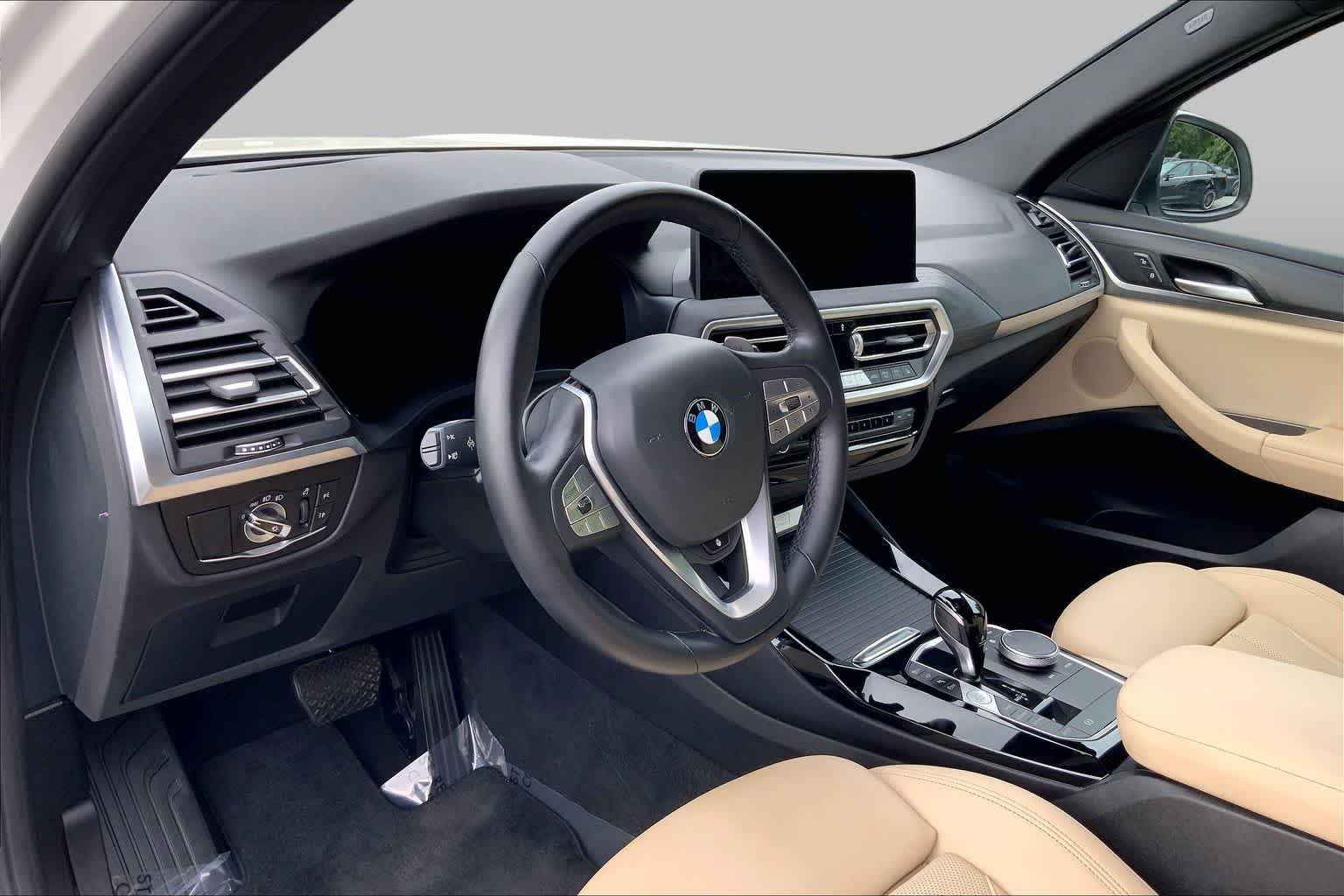 Used 2024 Alpine White BMW sDrive30i image 17