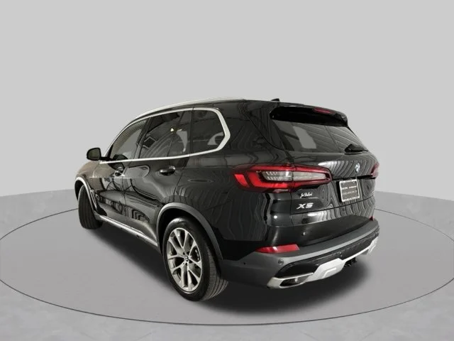 Used 2022 Black BMW sDrive40i image 5