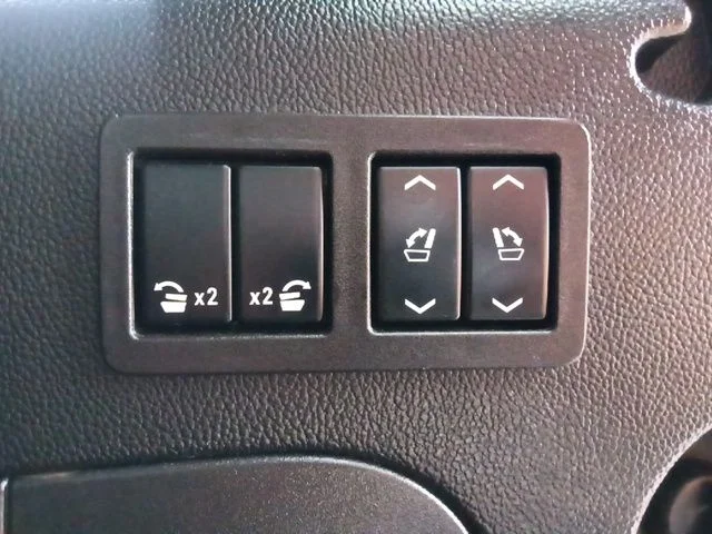 Used 2020 White Chevrolet Premier image 35