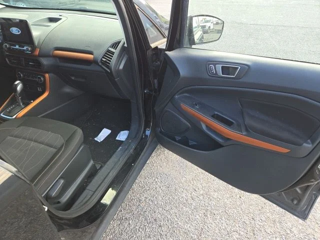 Used 2021 Shadow Black Ford SE image 9
