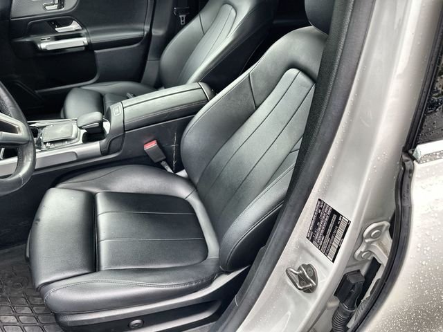 Used 2022 White Mercedes-Benz GLB 250 image 13