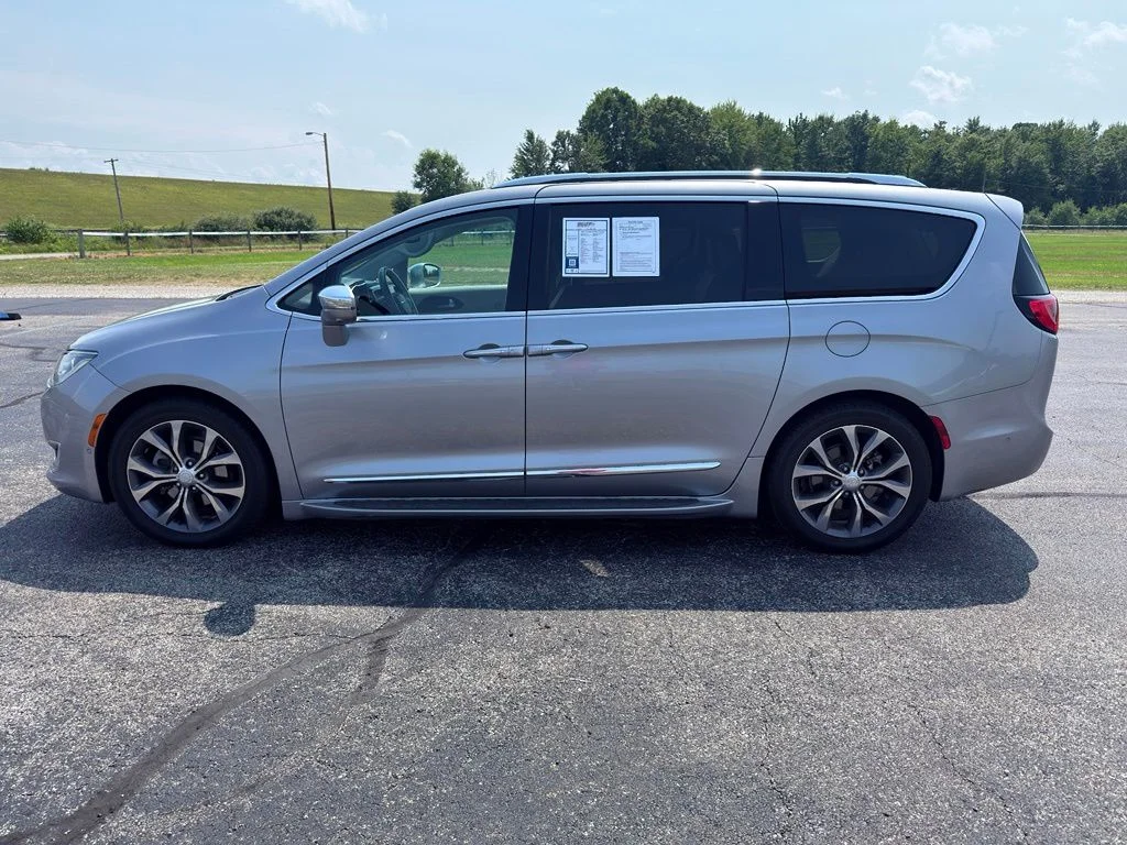 Used 2017 Silver Chrysler Limited image 21