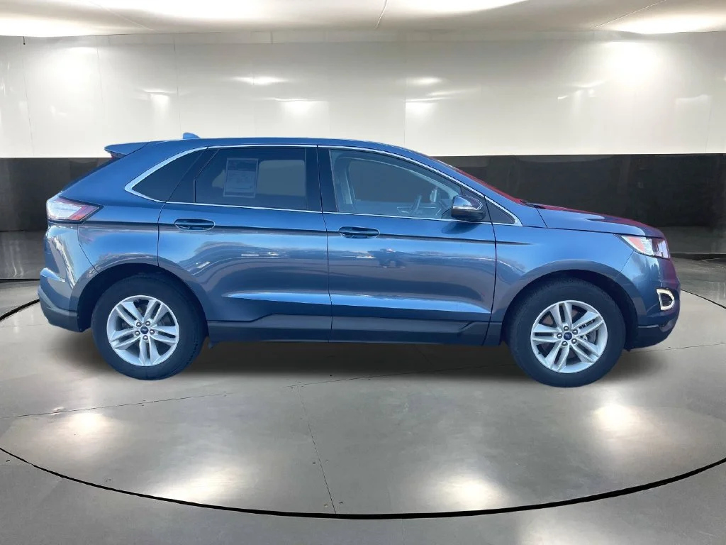 Used 2018 Blue Ford SEL image 3