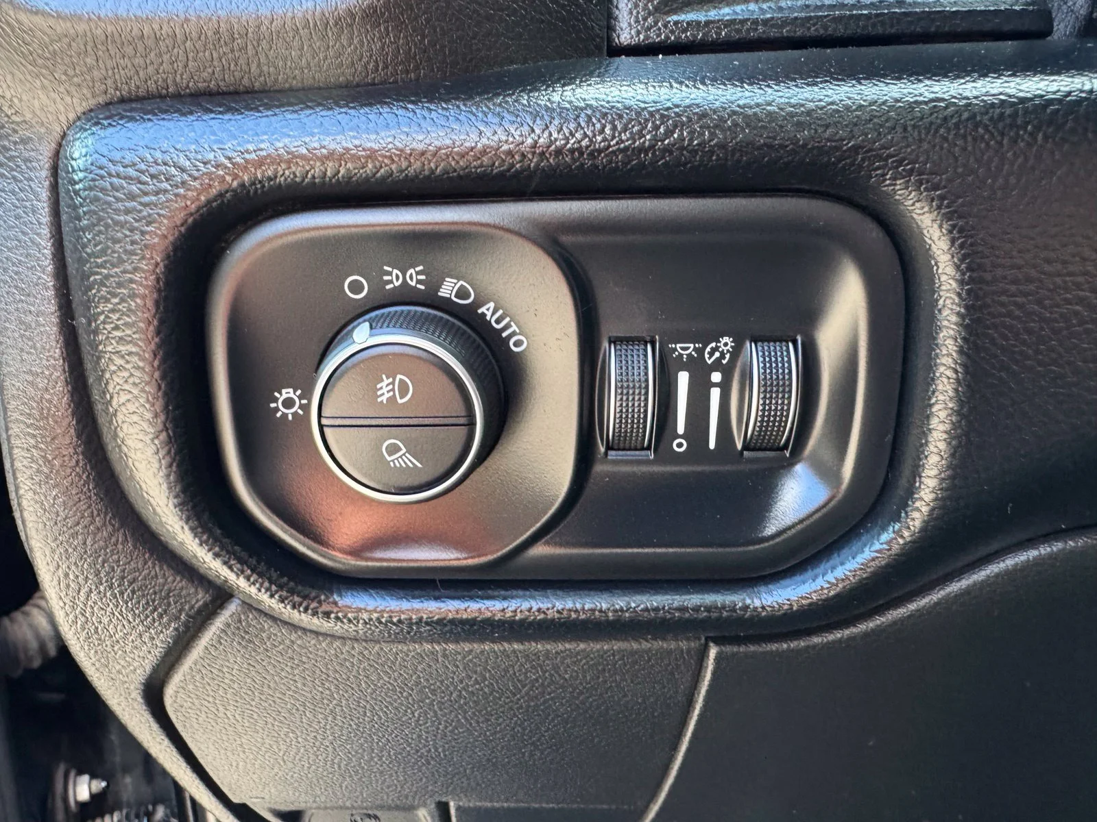 Used 2020 Black Ram Laramie image 19