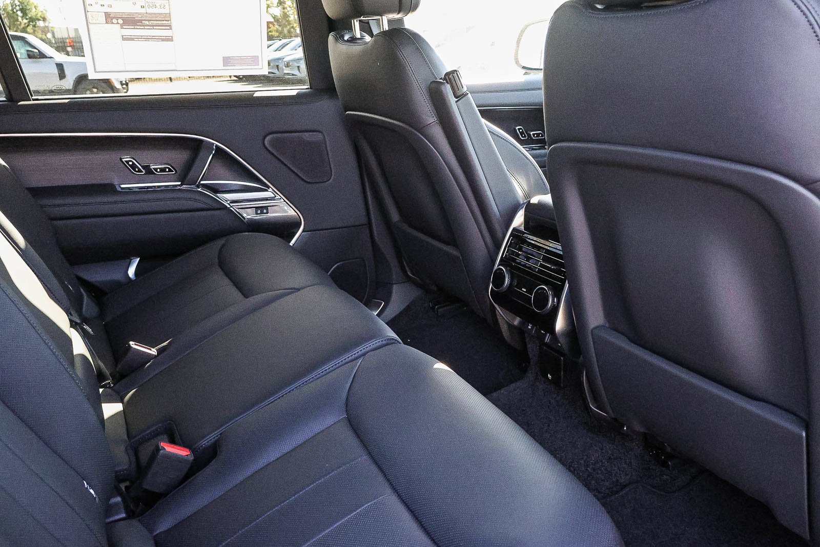 New 2026 Eiger Grey Land Rover SE image 15