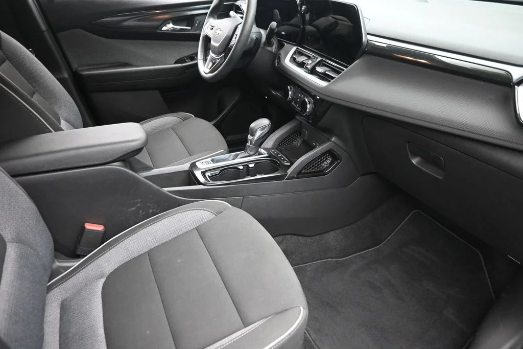 Used 2024 White Chevrolet LT image 9