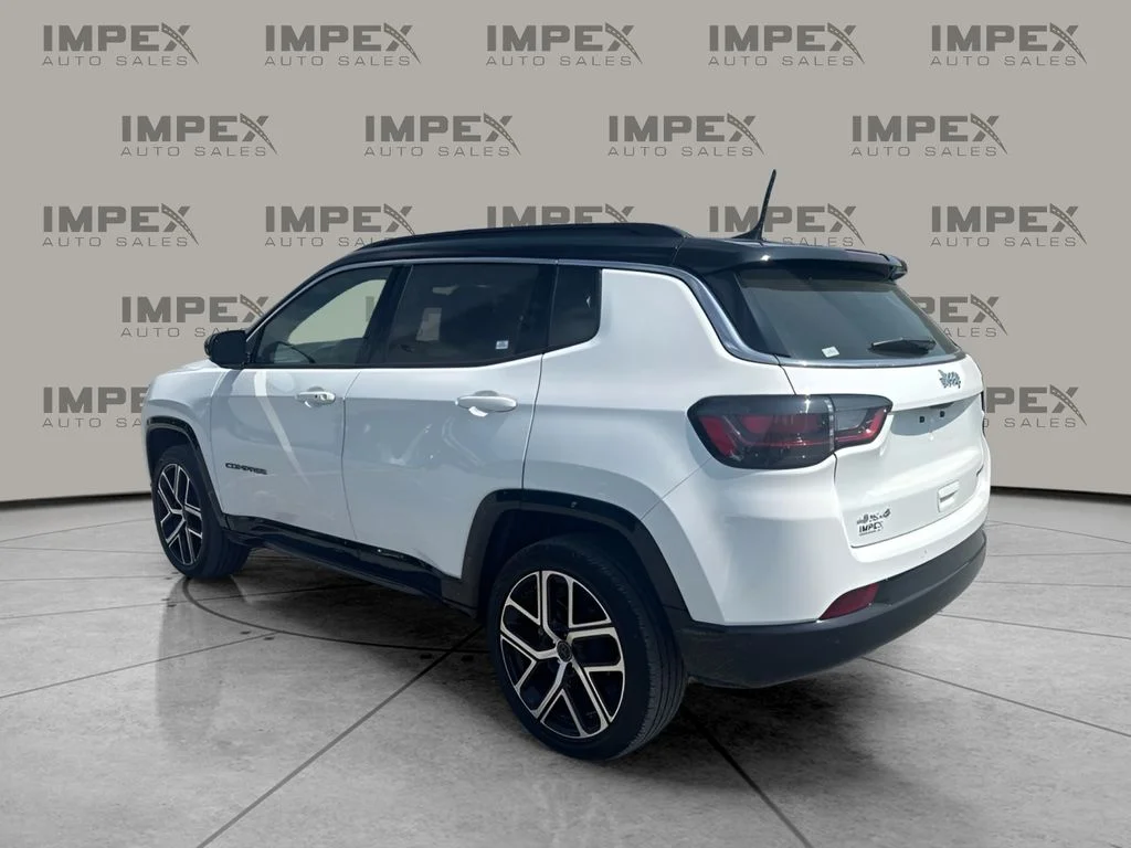 Used 2025 White Jeep Limited image 3
