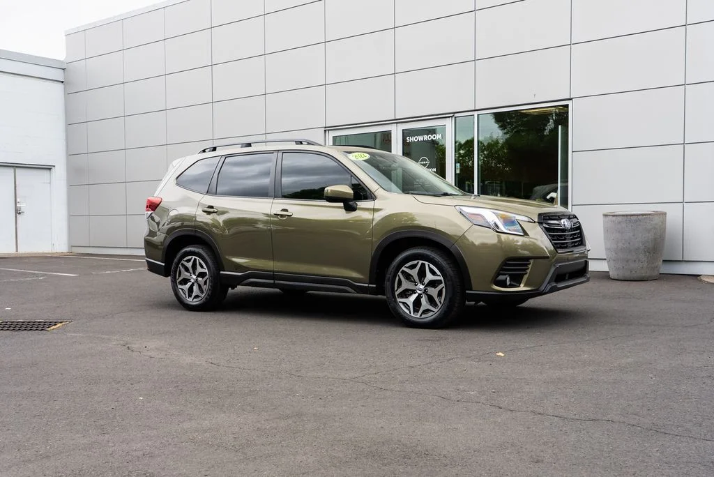 Used 2022 Green Subaru Premium image 29