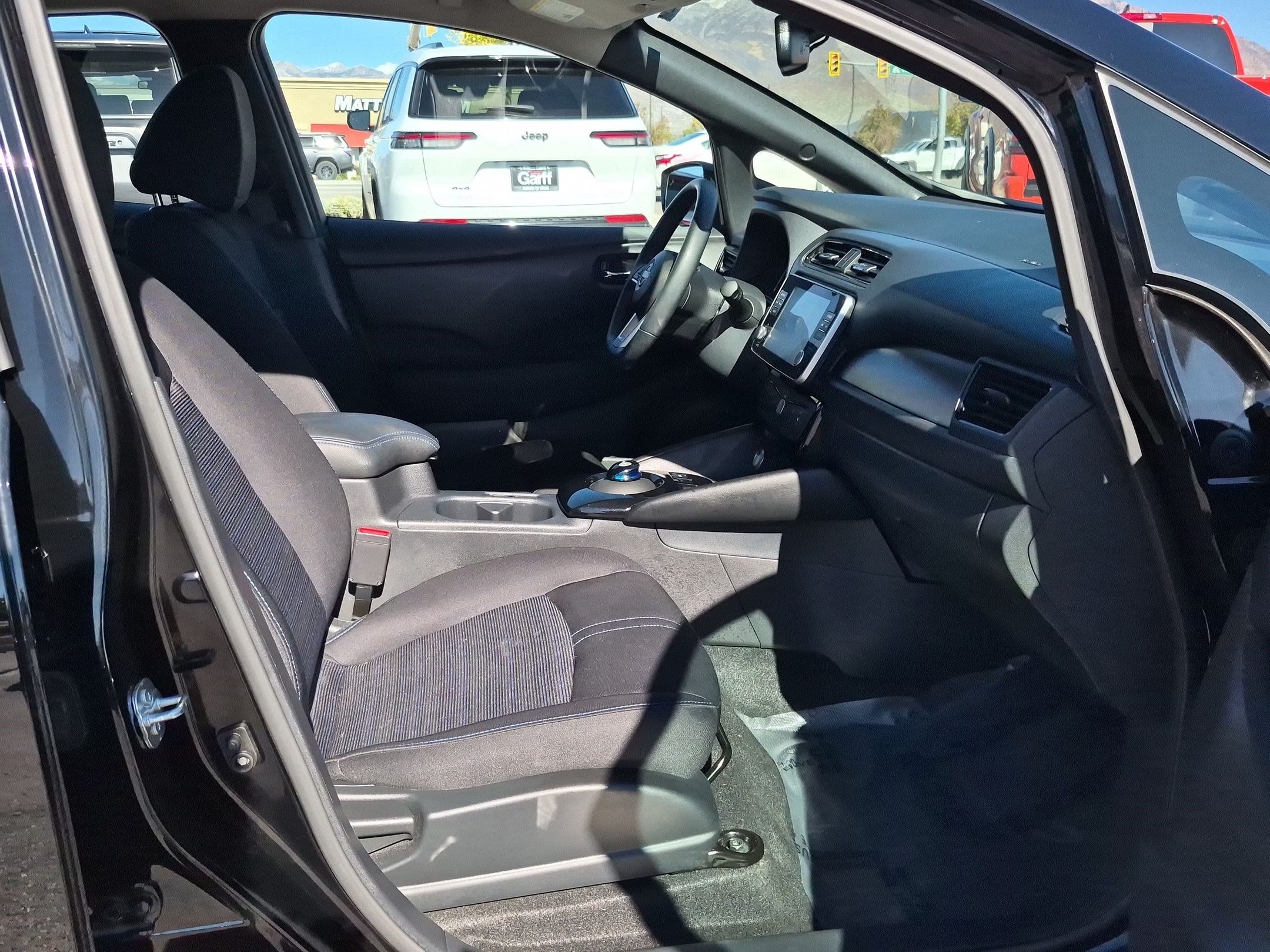 Used 2025 Super Black Nissan SV PLUS image 31