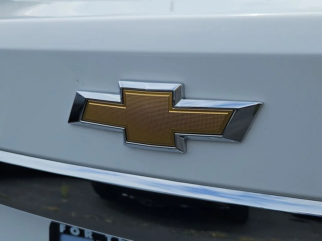 Used 2015 Summit White Chevrolet 1LT image 25