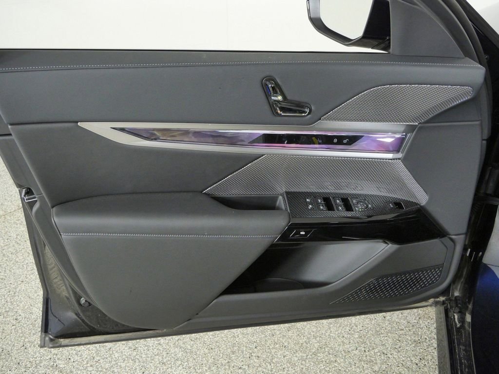 New 2026 Carbon Black Metallic BMW xDrive60 image 33