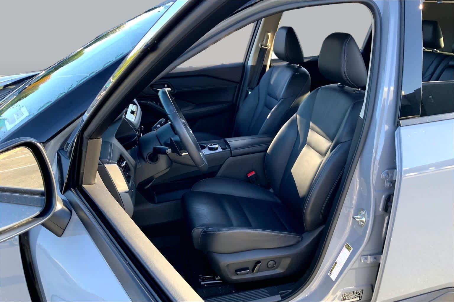 Used 2024 Boulder Gray Pearl/Super Black Nissan SL image 8