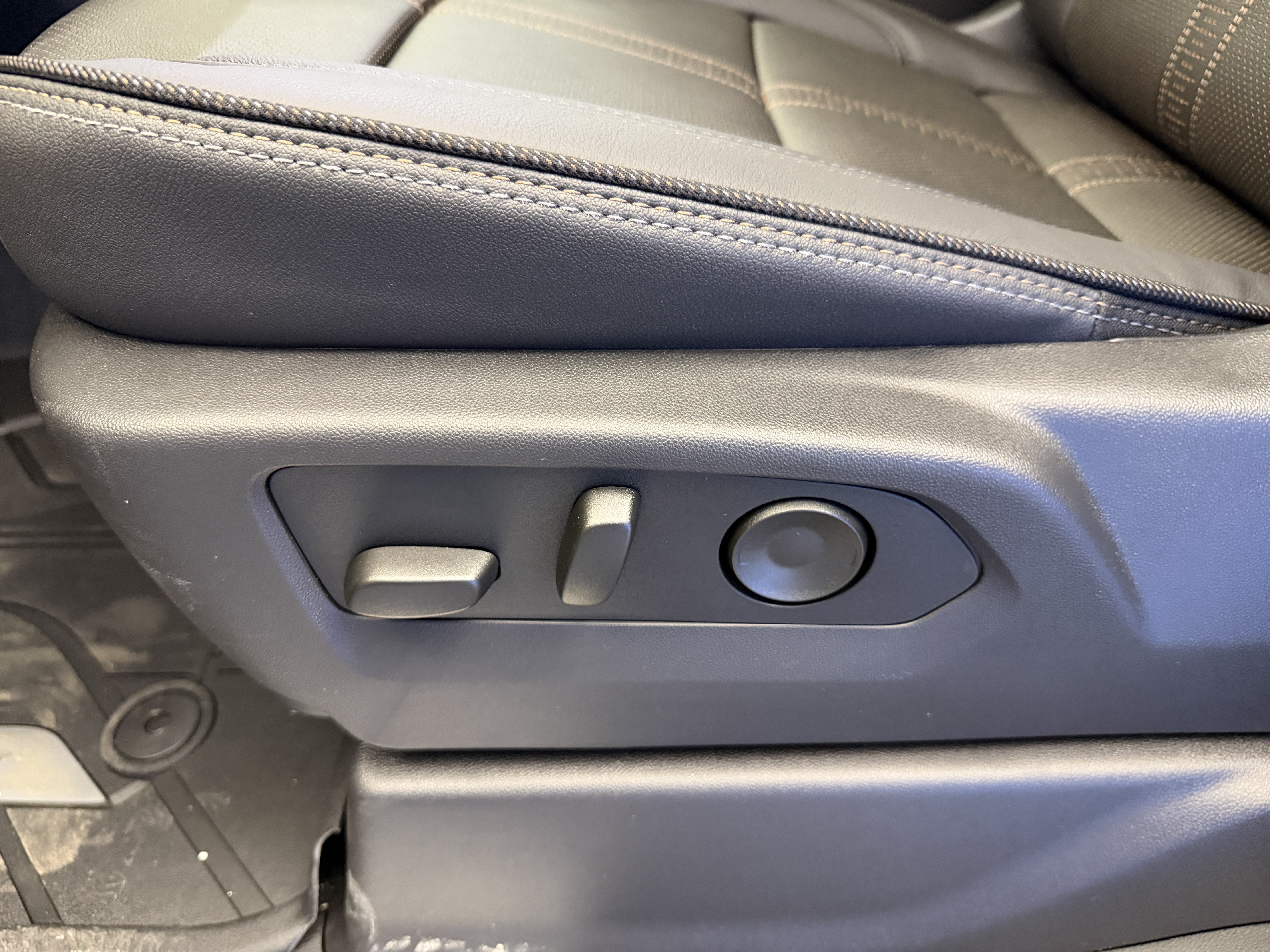 2026 Chevrolet Silverado 1500 High Country - Photo 14
