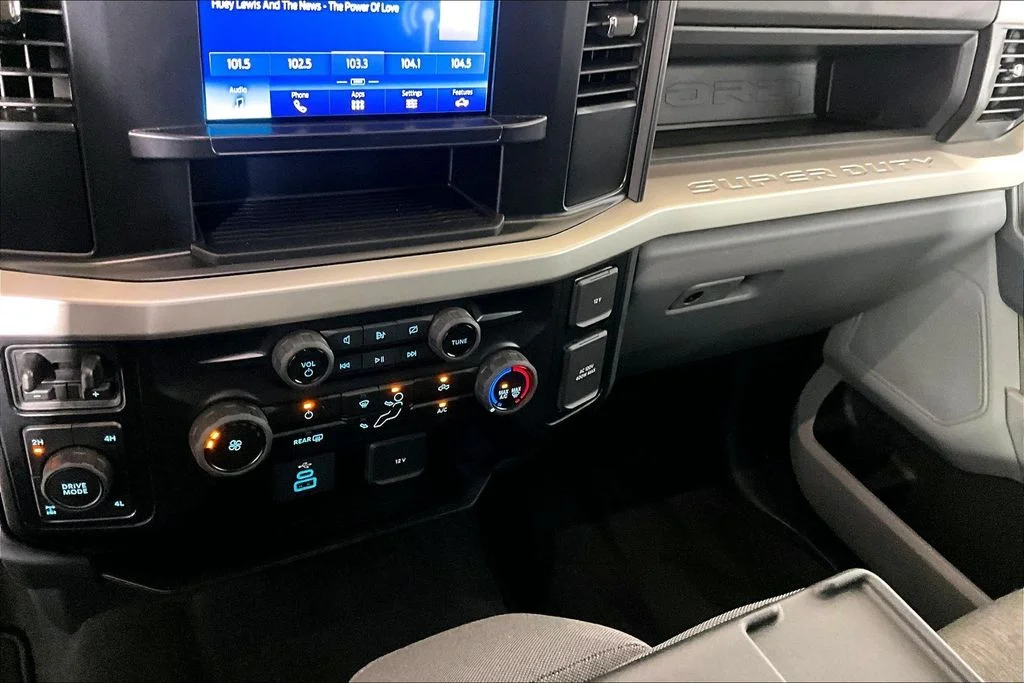 Used 2024 Oxford White Ford XL image 25