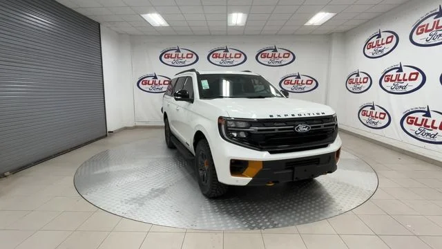 New 2027 Star White Metallic Tri-Coat Ford Tremor image 6