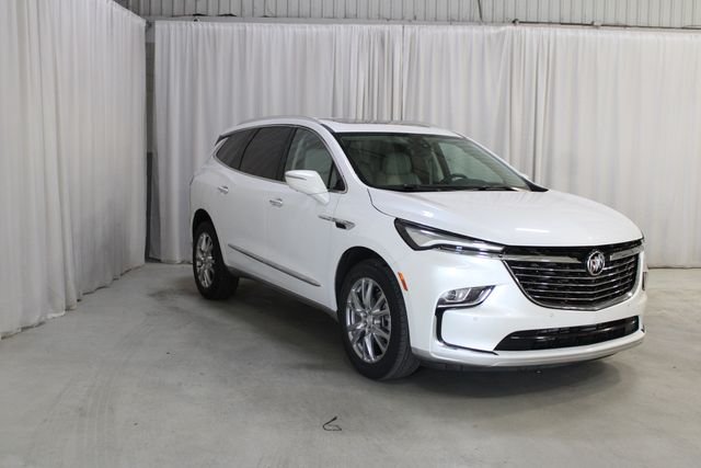 Used 2022 White Buick Premium Group image 29