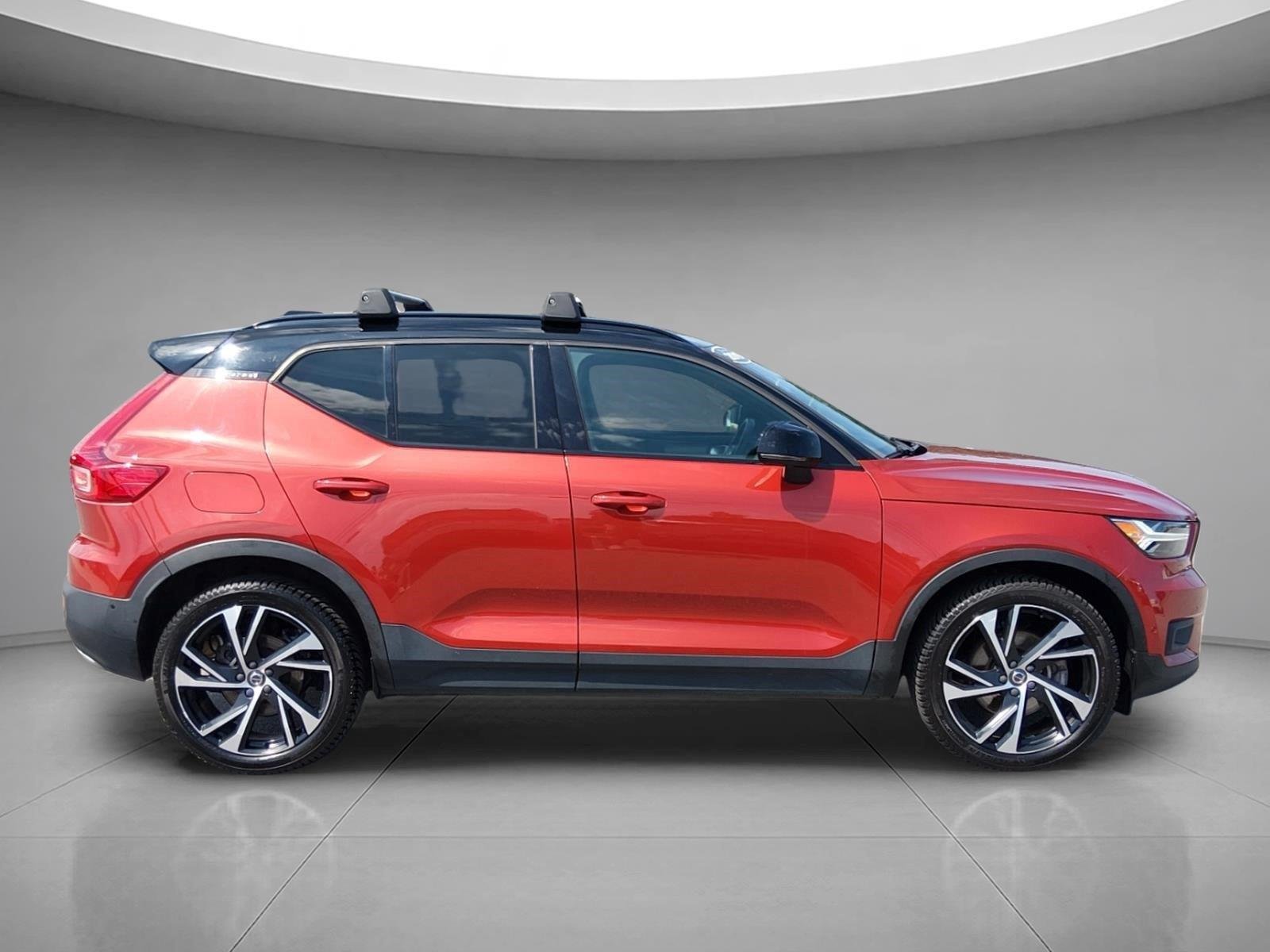 Used 2019 Fusion Red Metallic Volvo R-Design image 6