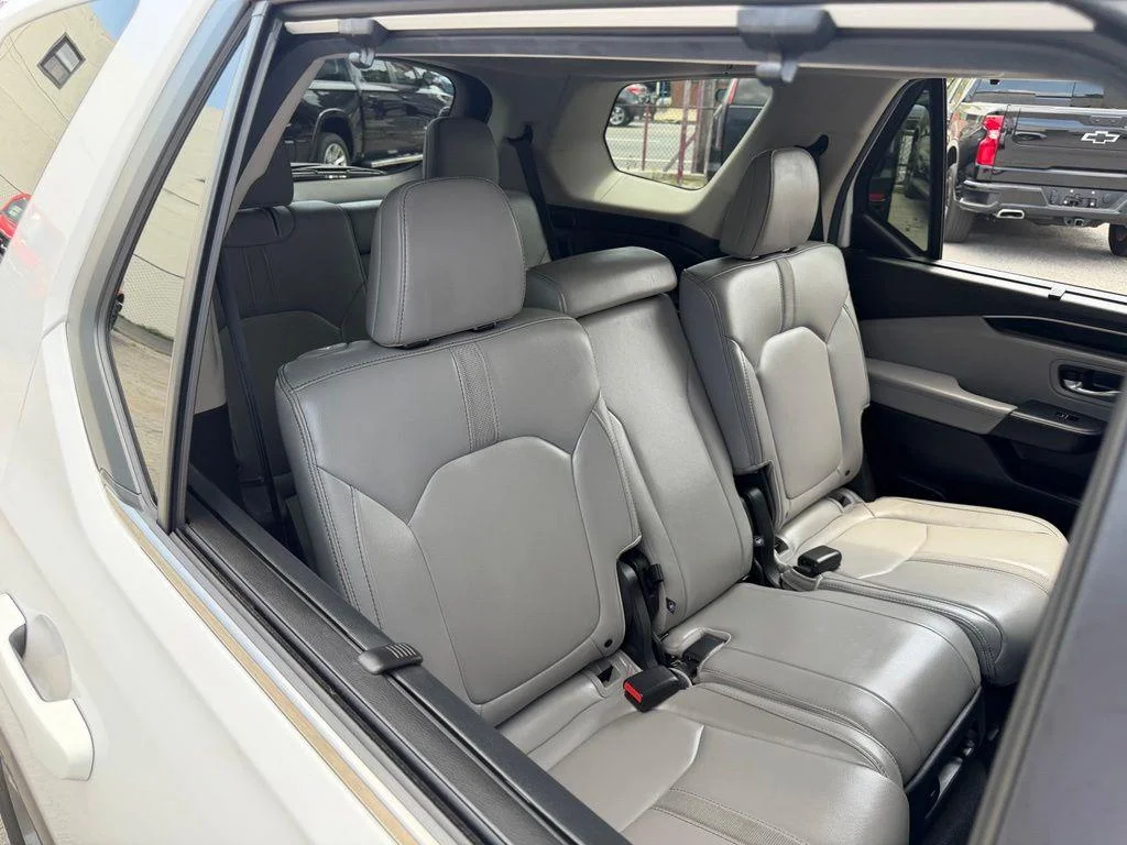 Used 2025 White Honda EX-L image 14