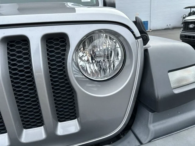 Used 2020 Silver Jeep Unlimited Sport S image 9