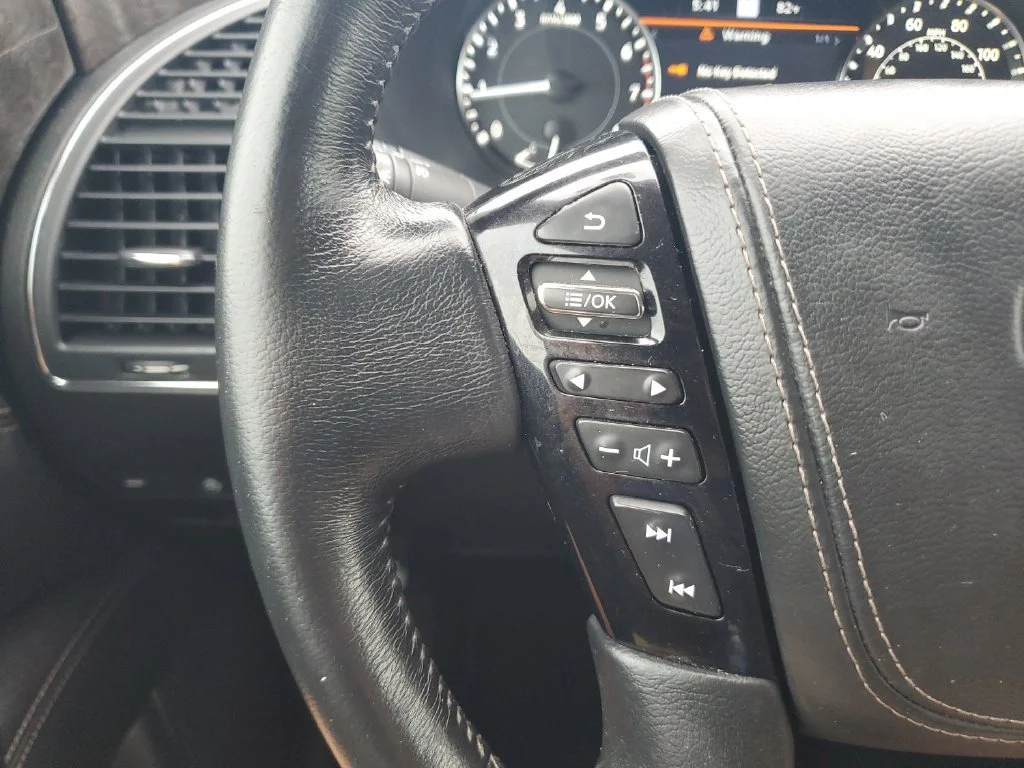 Used 2022 White Nissan Platinum 4WD image 24