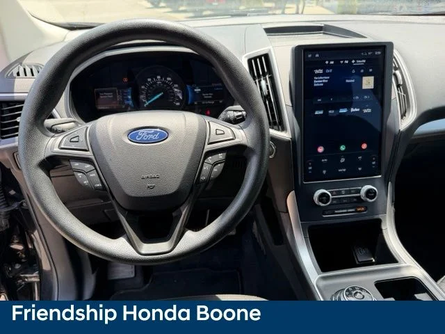Used 2022 Black Ford SE image 17