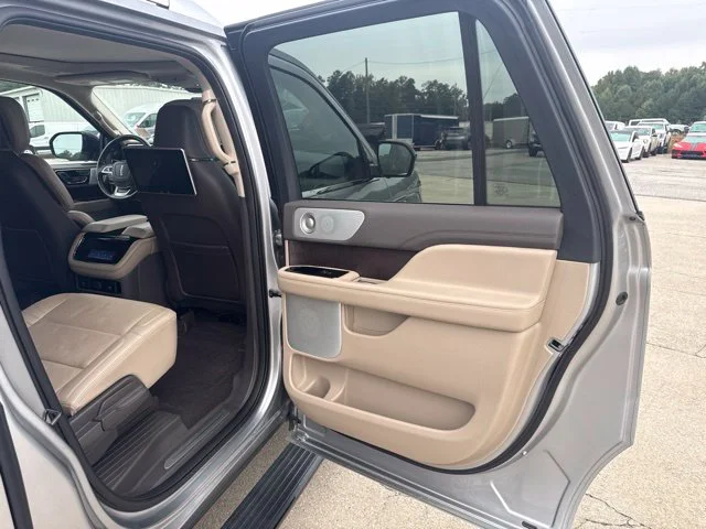 Used 2023 Silver Lincoln Reserve image 18
