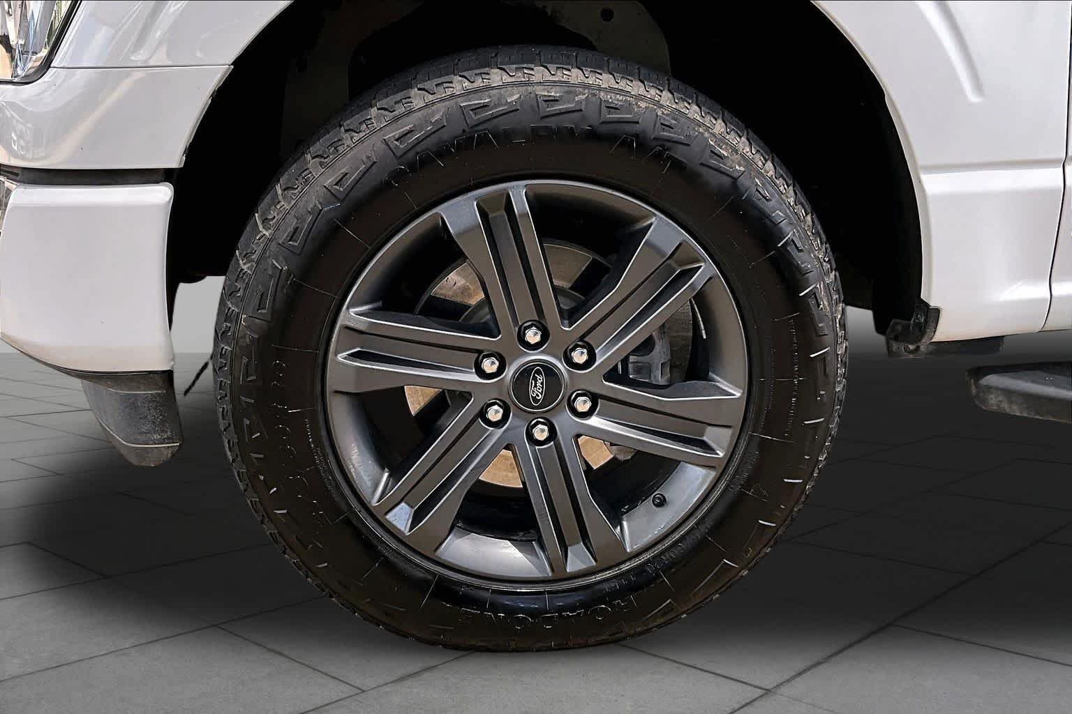 Used 2023 Oxford White Ford XLT image 11