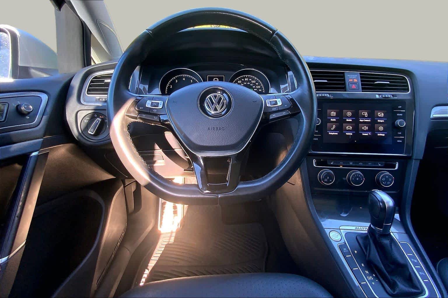 Pre-Owned 2019 Volkswagen Golf Alltrack SE
